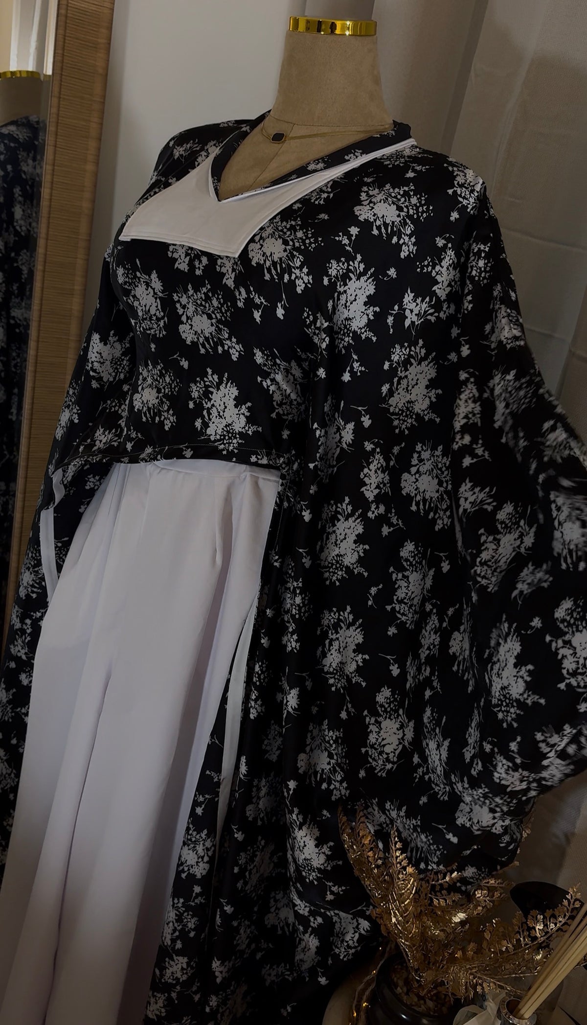 Ensemble Diongoma Floral Satiné - Pantalon Blanc