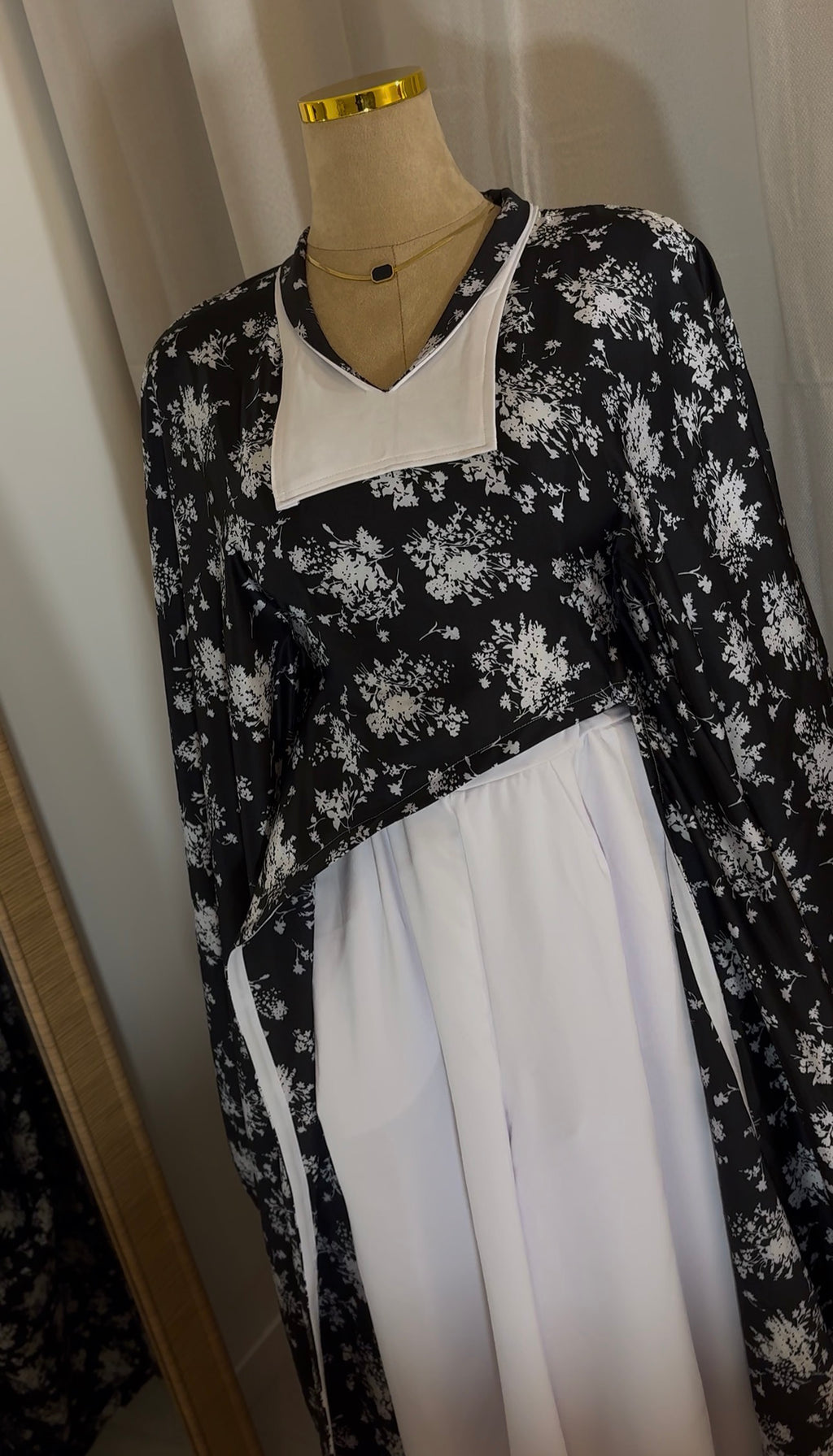 Ensemble Diongoma Floral Satiné - Pantalon Blanc